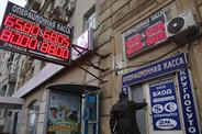 Martes negro en Rusia: el rublo cayó un 20% y se desplomó la bolsa de Moscú
